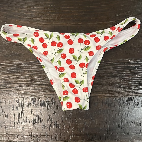 Cherry off the shoulder Bikini - Picture 5 of 8